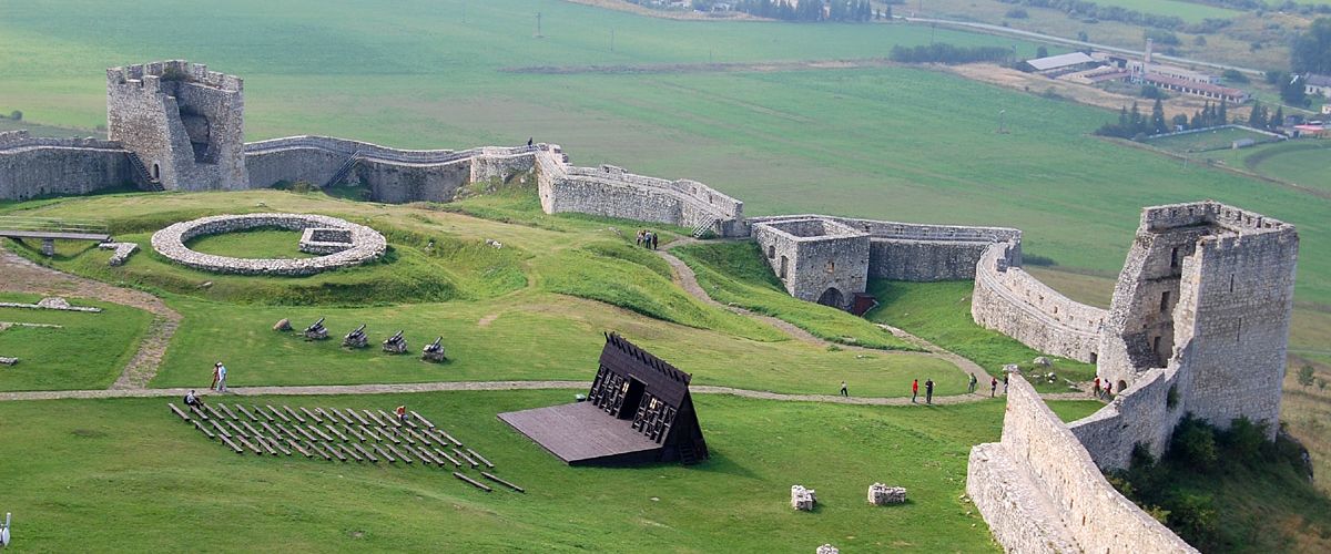 spissky hrad day tours with adventoura